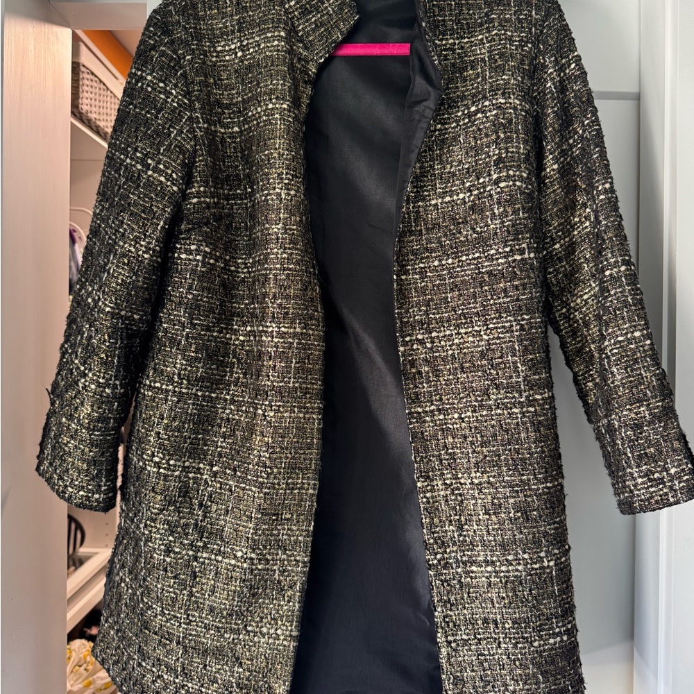 Elegant Black Tweed Blazer with Tailored Silhouette